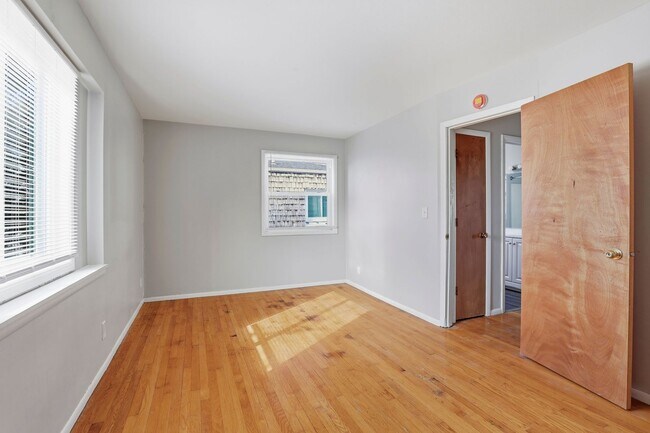 Building Photo - 836/840 Greenwood Court