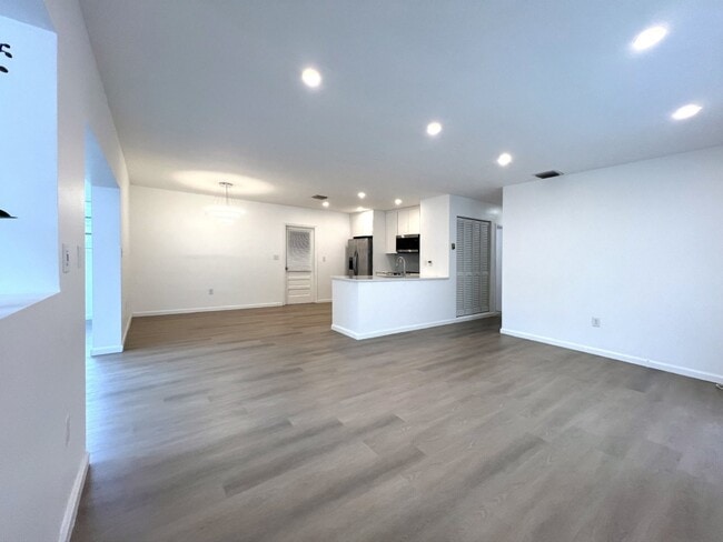 Building Photo - 3624 Oak Ave