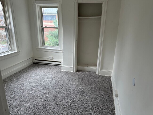 Building Photo - Beautiful 4 bedroom house for rent