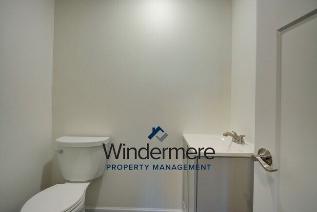 Building Photo - 1 Bed 1 Bath newly remodeled with Large shop