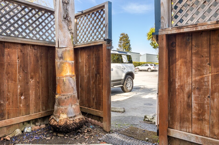 Building Photo - 1925 46th Ave