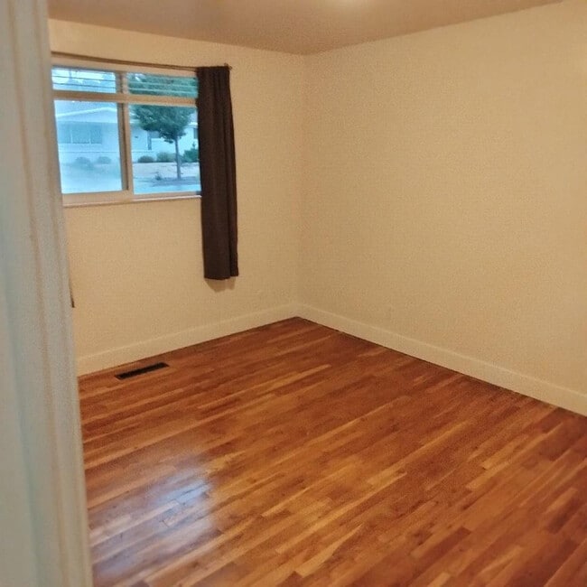 Building Photo - 1454 E 800 N
