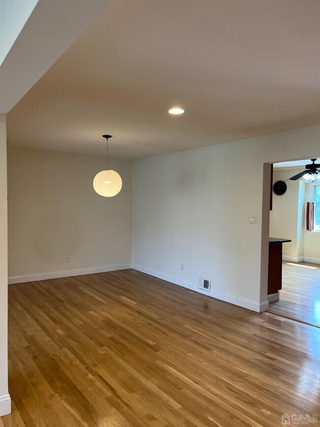 Building Photo - 3601 N Oaks Blvd