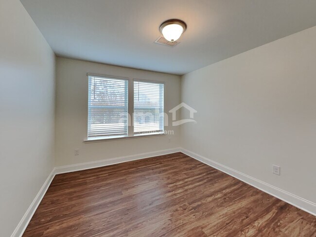 Building Photo - 2200 Brook Enclave Trail