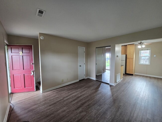 Building Photo - Fantastic 2 Bedrooms, 1.5 Baths, Townhouse, Close to St. Matthews and Bowman Field!