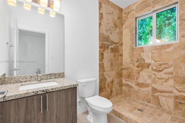 Building Photo - 638 NW 15th Ave