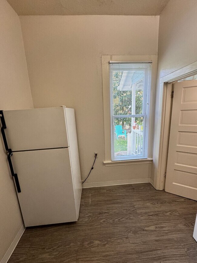 Building Photo - Nehalem Place