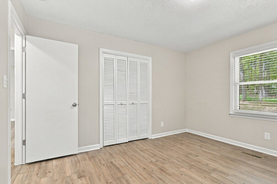 Building Photo - 431 Hillcrest Dr
