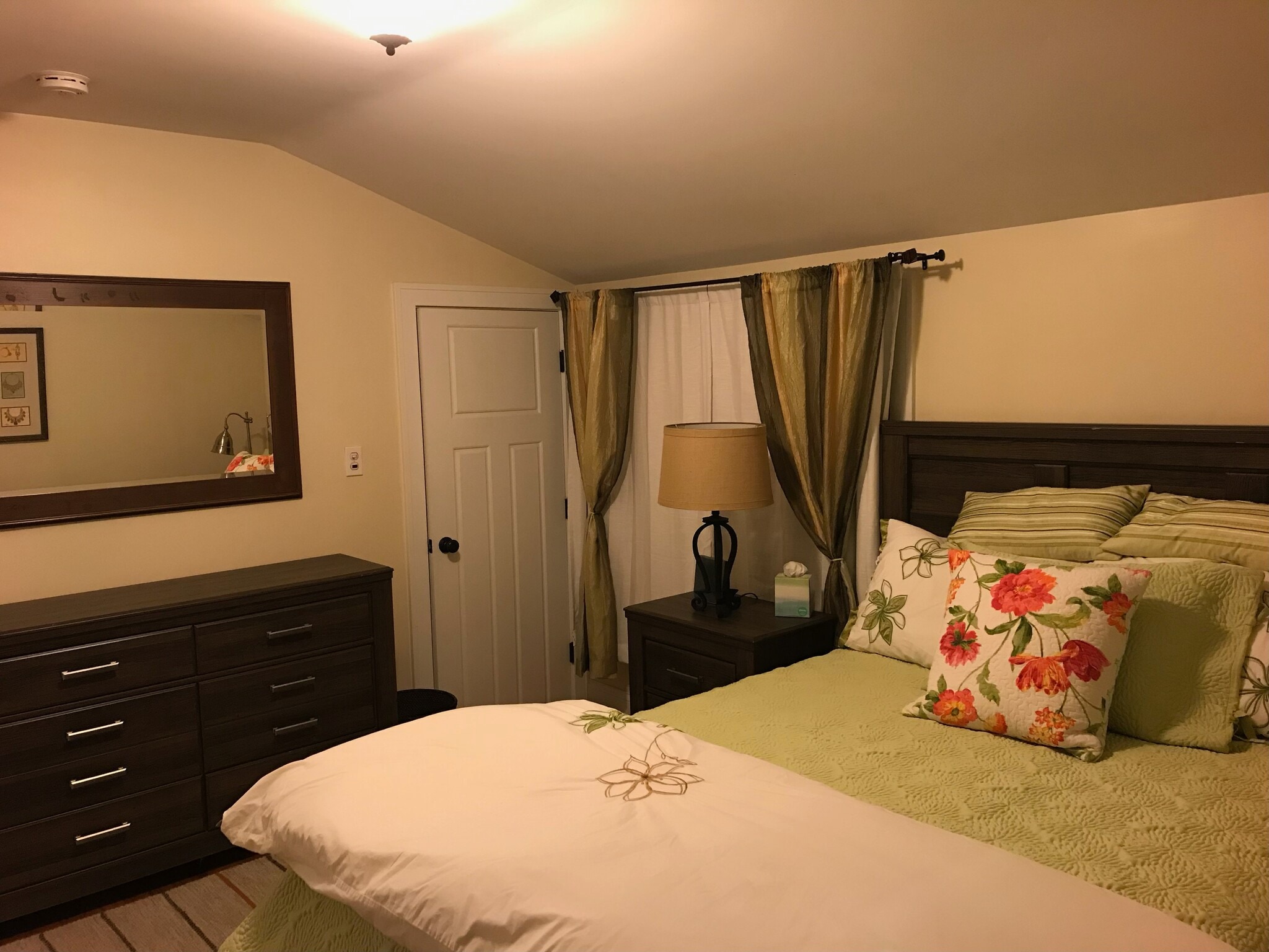 Building Photo - 541 Wesley Ave