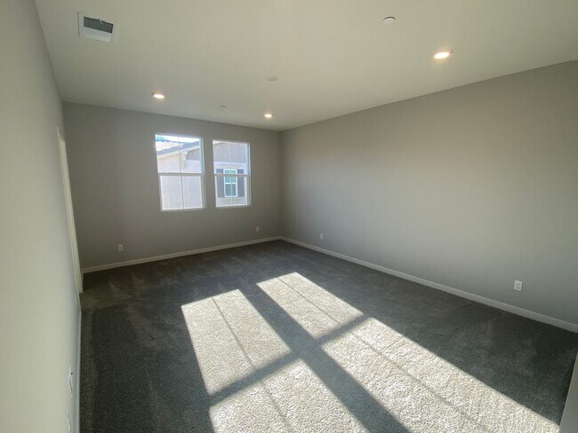 Building Photo - Brand New Home