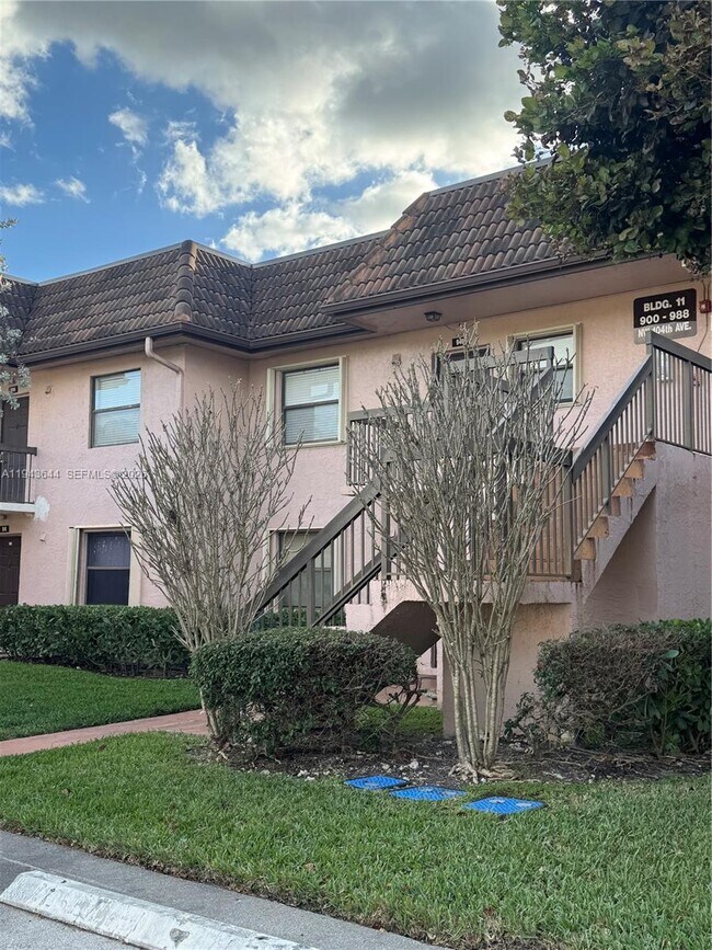 Building Photo - 940 NW 104th Ave