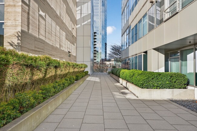 Building Photo - 1001 NW Lovejoy St