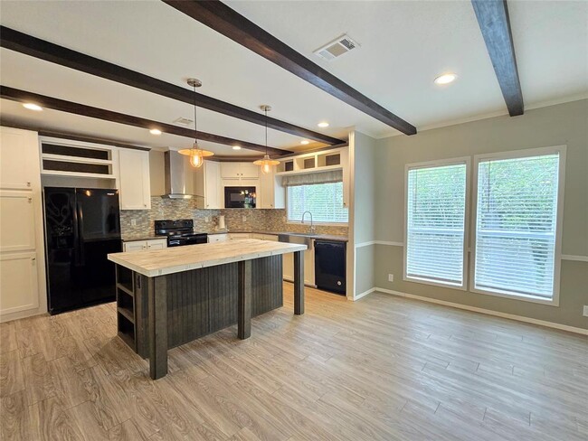Building Photo - 1555 US-90
