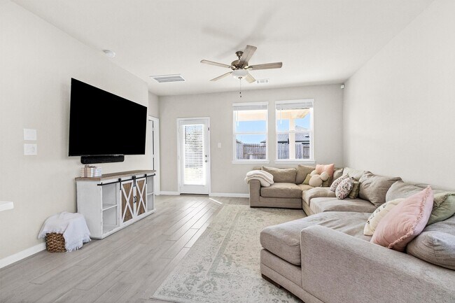 Building Photo - 18503 Sunrise Maple Dr