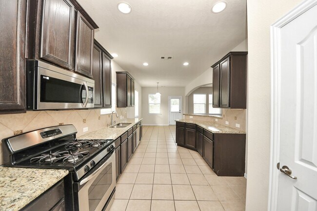 Building Photo - 24503 Hikers Bend Dr