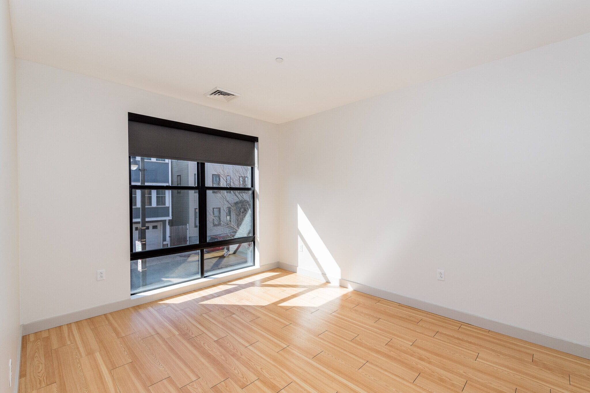 Building Photo - 320 D St