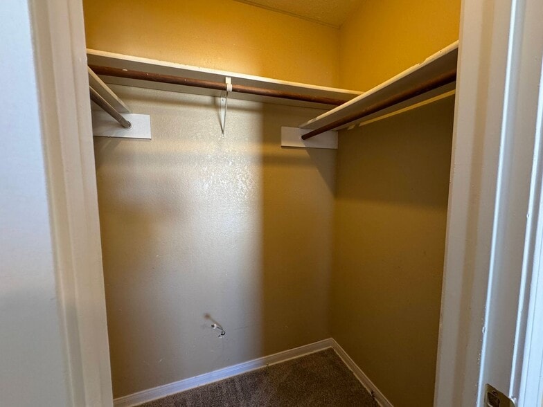 Building Photo - 4808 Rainbow Cir