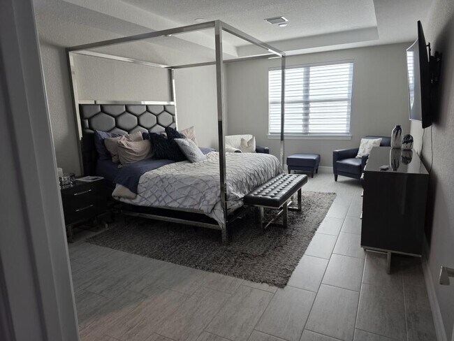 Building Photo - 527 SE Vallarta Dr