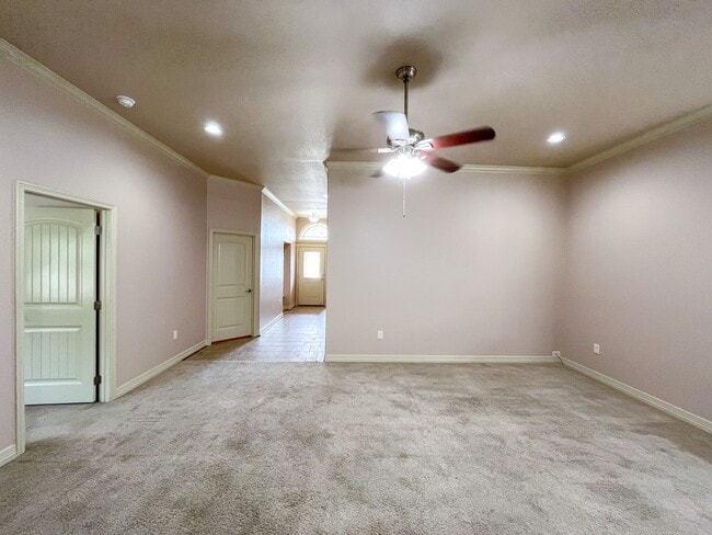 Building Photo - Available NOW This charming 1 story, 3 bedroom, 2 bath house could be your next home! Beautiful c...