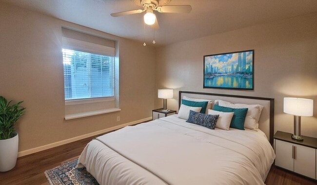 Building Photo - 643 NE Channon Ave