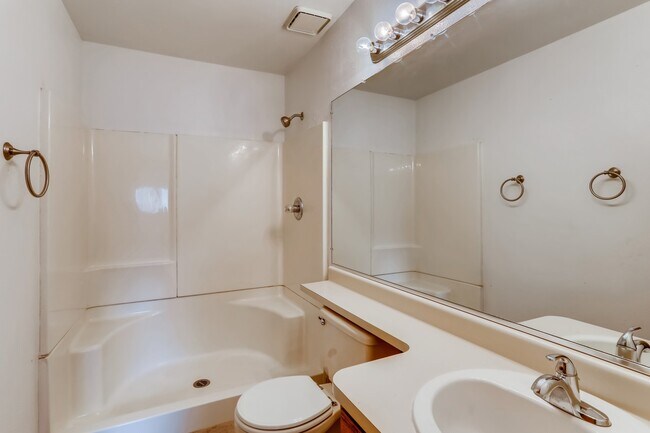 Upstairs Bath - 11610 E Cornell Cir