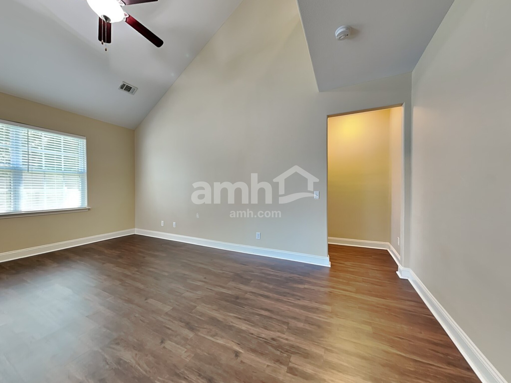 Building Photo - 830 Hyacinth Cir