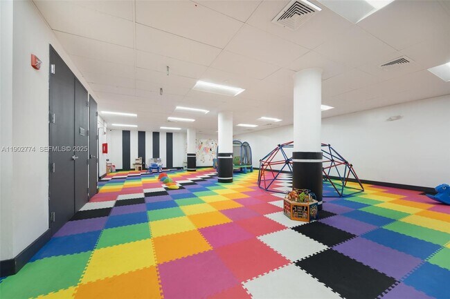 Building Photo - 900 Bay Dr