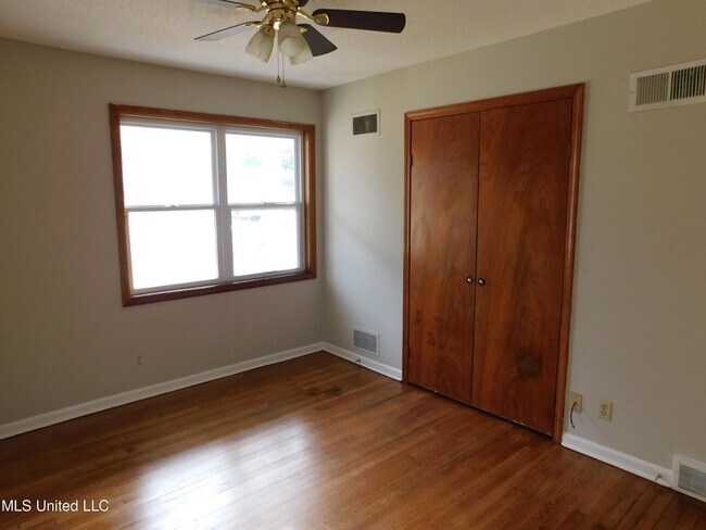 Building Photo - 8349 Cedarbrush Dr