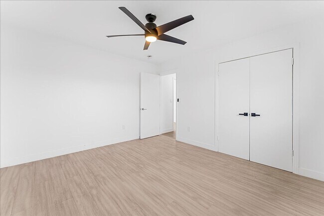 Building Photo - 376 N Ave 57