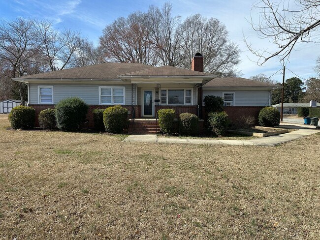 Building Photo - Charming 3BR Home Near Duke Regional