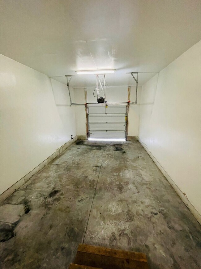 Building Photo - Great Duplex