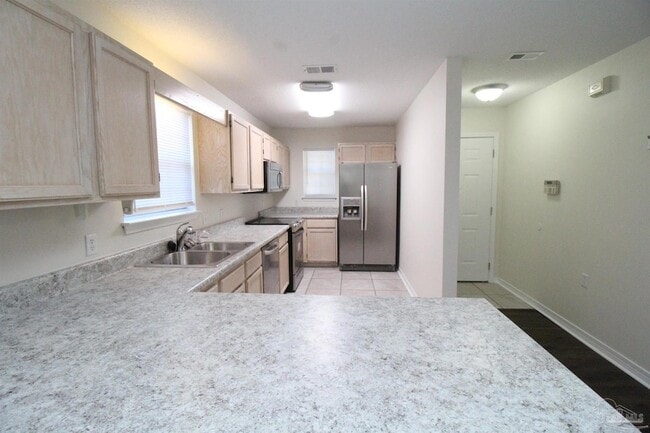 Building Photo - 2340 Shoal Creek Dr