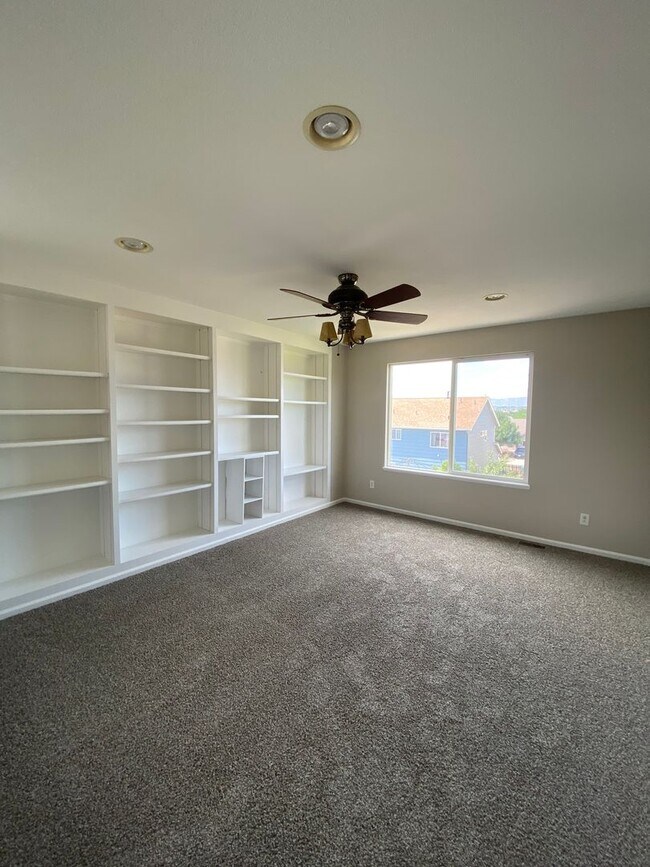 Building Photo - Newly Remodeled 3 Bedroom Home in Claremon...