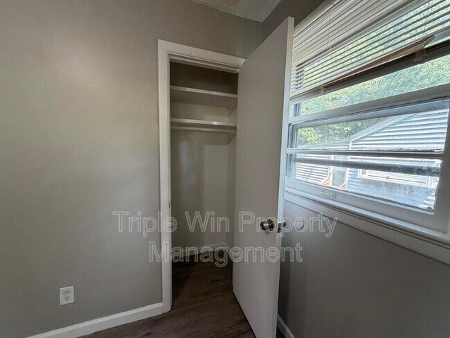 Building Photo - 1113 Highmont Dr