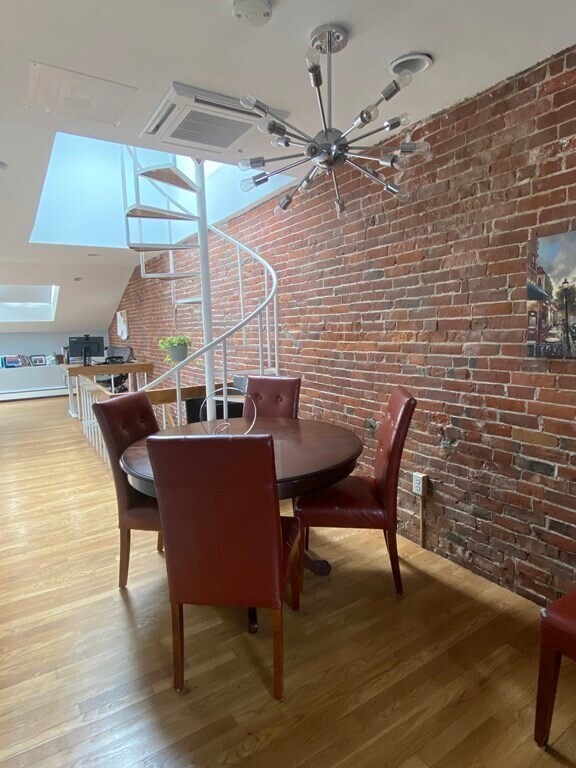 Building Photo - 63 Marlborough St