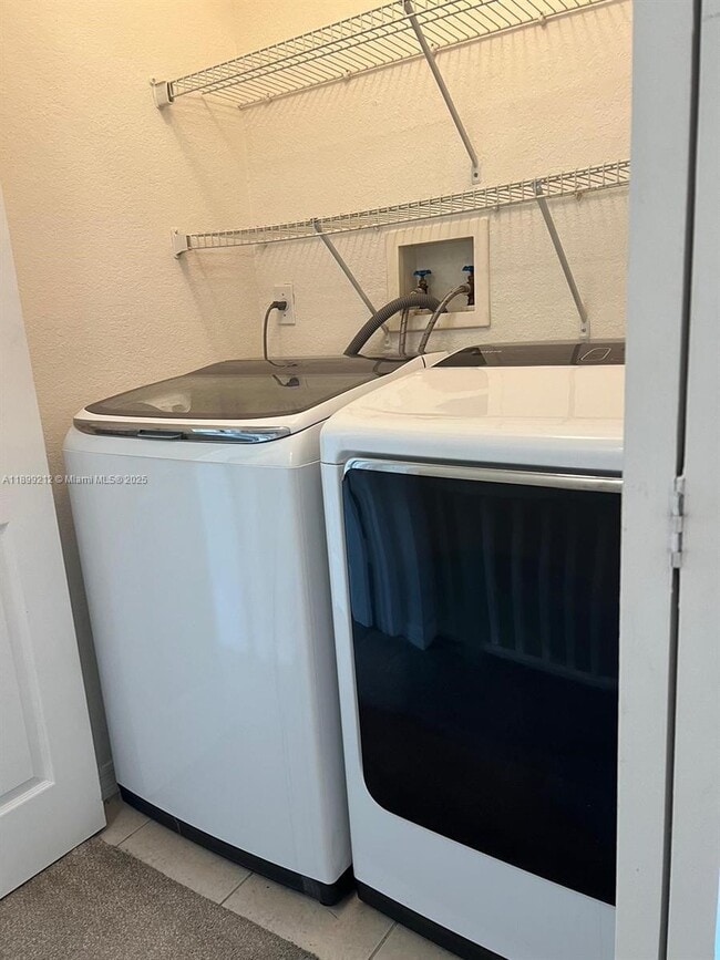 Building Photo - 10777 NW 84th Ln