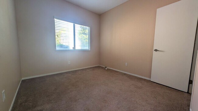 Building Photo - 143 Tuscany Ct