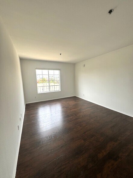 Building Photo - 3861 Vinton Ave