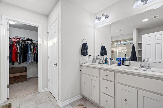 Building Photo - 7325 Loggia Pl