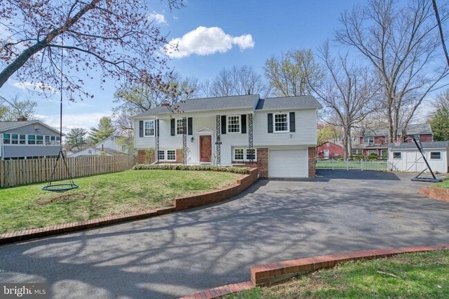 Primary Photo - 12805 Point Pleasant Dr