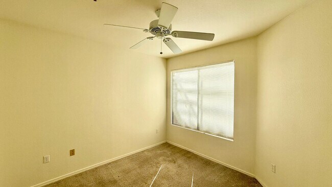 Building Photo - 4925 E Desert Cove Ave