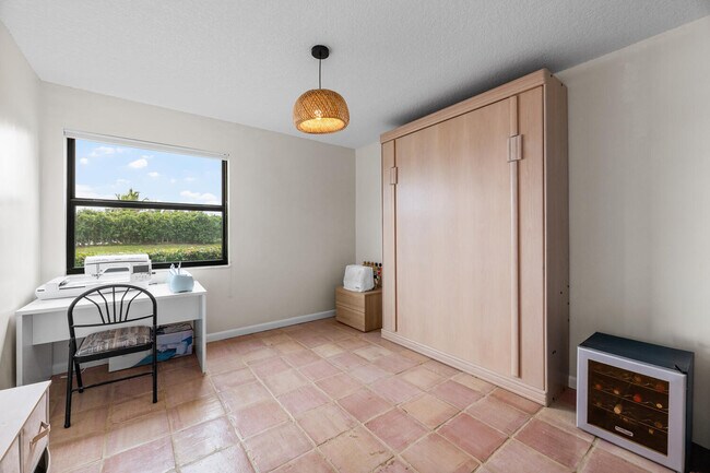 Building Photo - 12541 Shoreside Ln