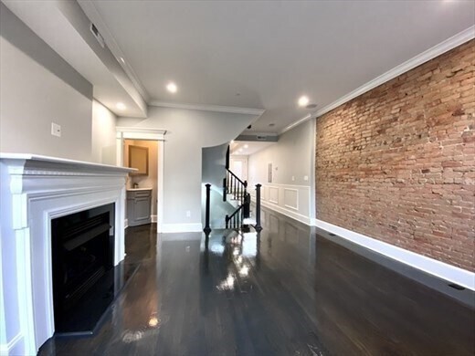 Building Photo - 209 Green St