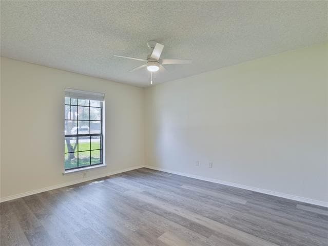 Building Photo - 705 Oak Ln