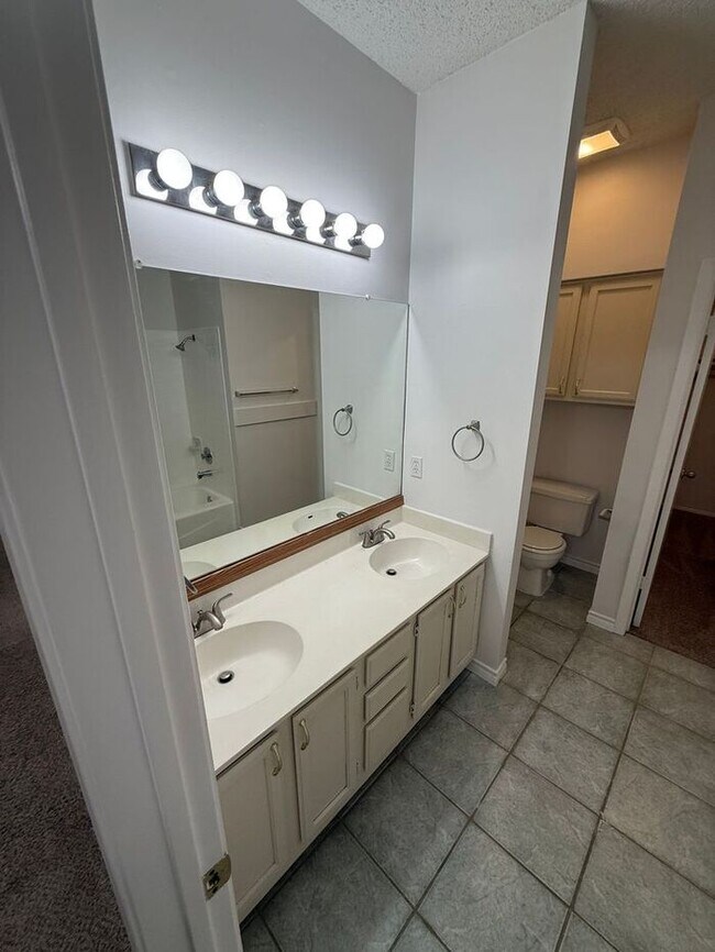 Building Photo - Spacious 3BR Austin Home with Fireplace & ...