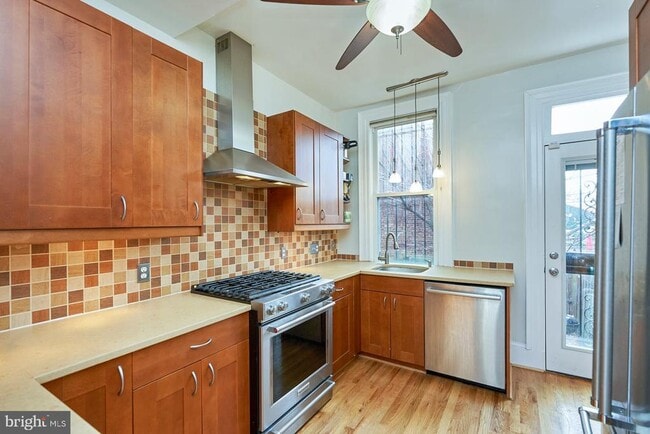 Building Photo - 421 K St NE