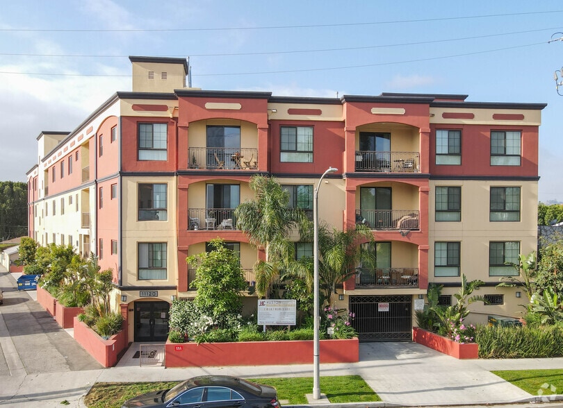 Primary Photo - Huston Court