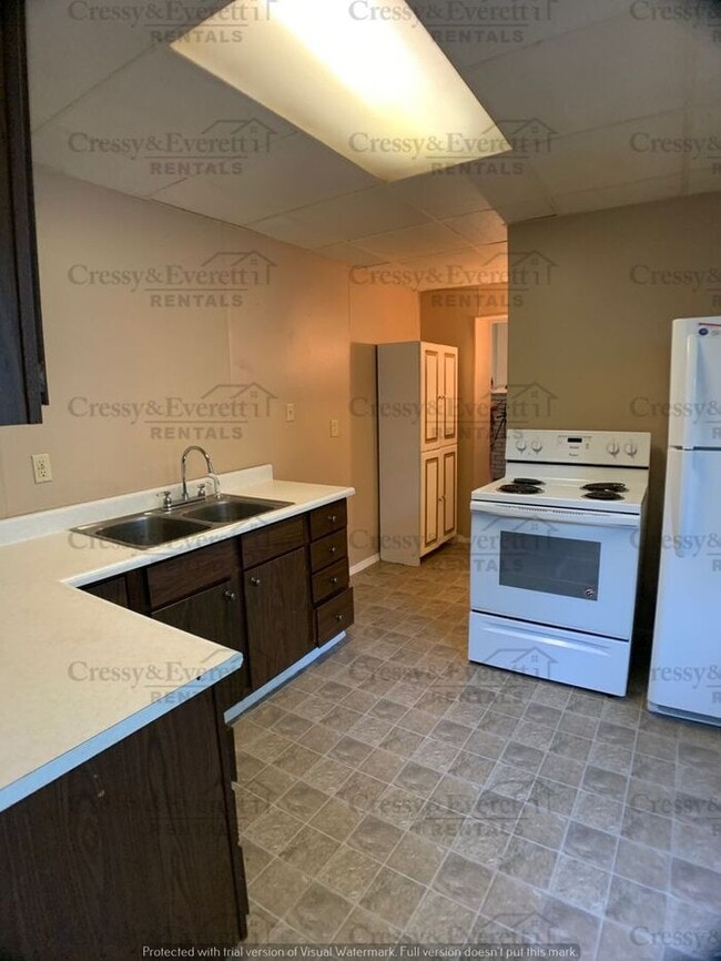 Building Photo - Perfect Size 1br Duplex right outside of D...