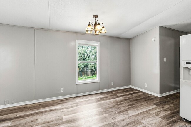 Building Photo - 636 Balsa