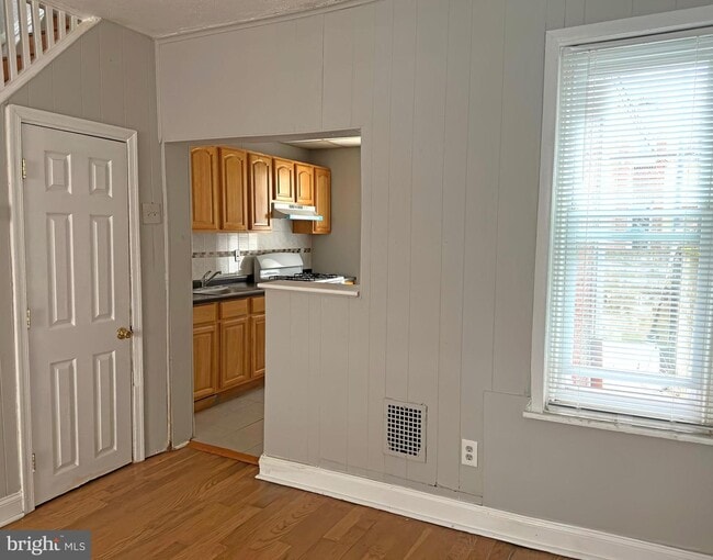 Building Photo - 1528 S Hollywood St